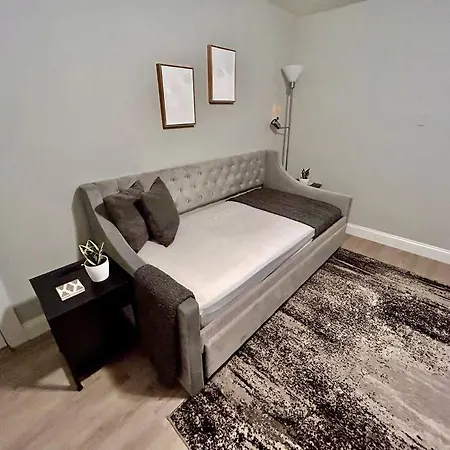 2Br Modern Apt Near Uchicago & Beach